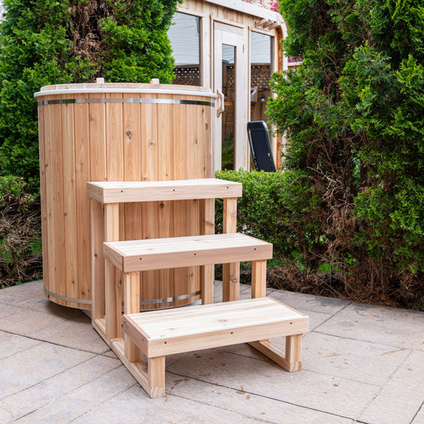 332CP - The Arctic Plunge Tub - Knotty Red Cedar